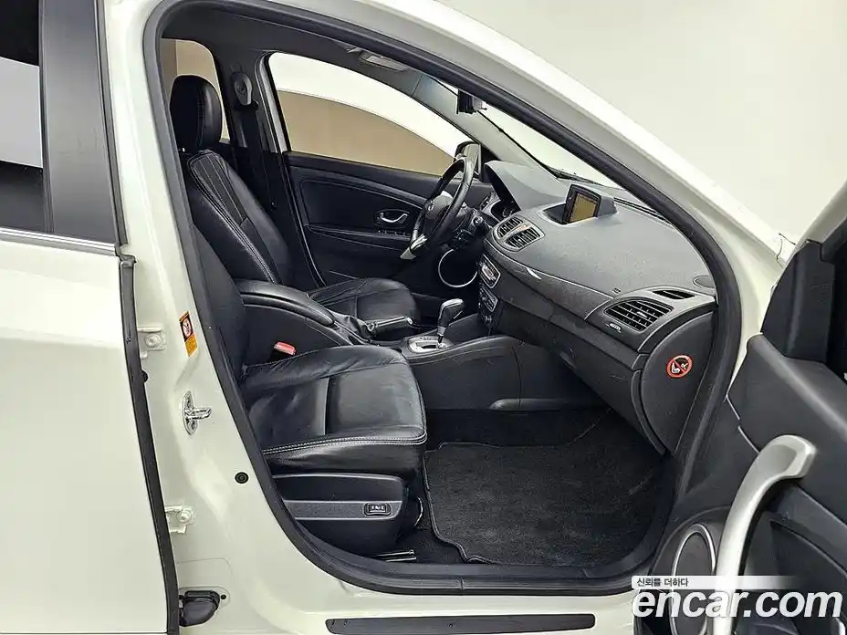 Renault SM3 2011 1.6 Автомат в Москве № 797503, фото 11