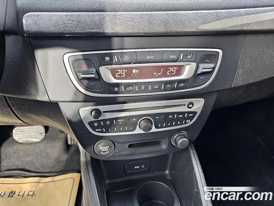 Renault SM3 2011 1.6 Автомат в Москве № 797503, фото 14