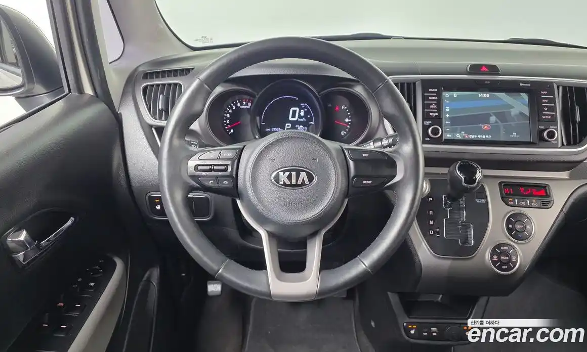 Kia Ray 2018 1.0 Автомат в Москве № 797926, фото 13