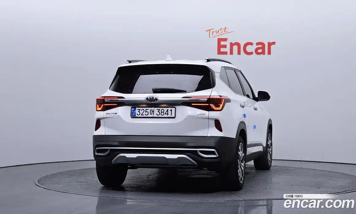 Kia Seltos 2021 1.6 Автомат в Москве № 797979, фото 4