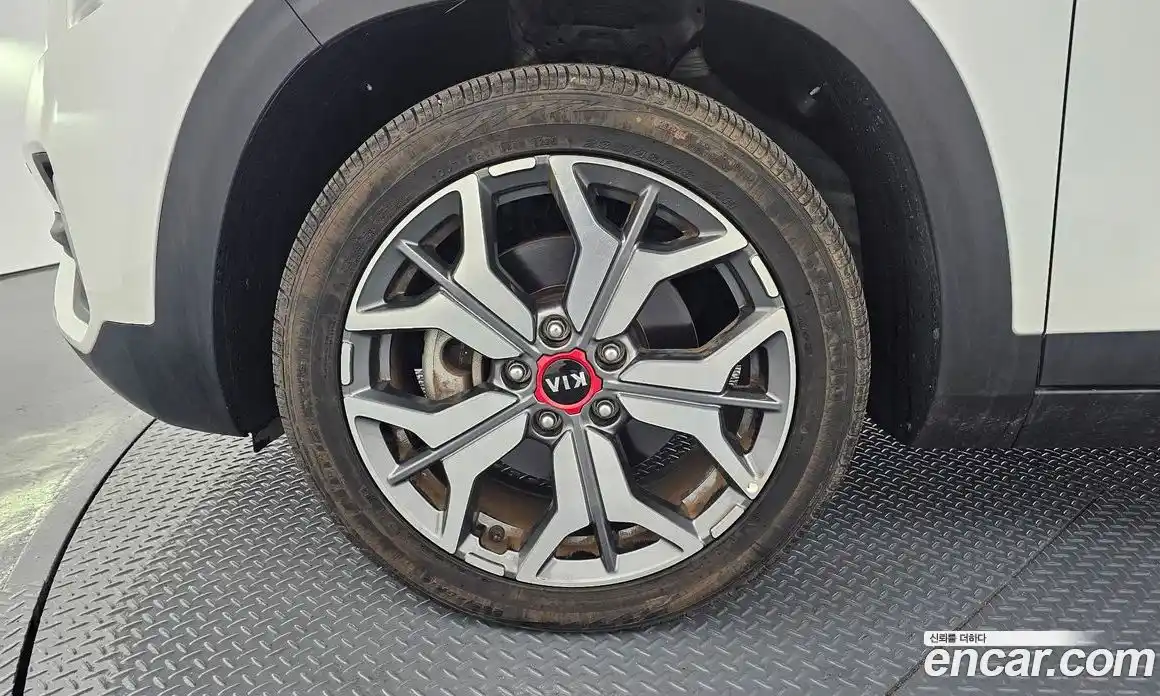 Kia Seltos 2021 1.6 Автомат в Москве № 797979, фото 5