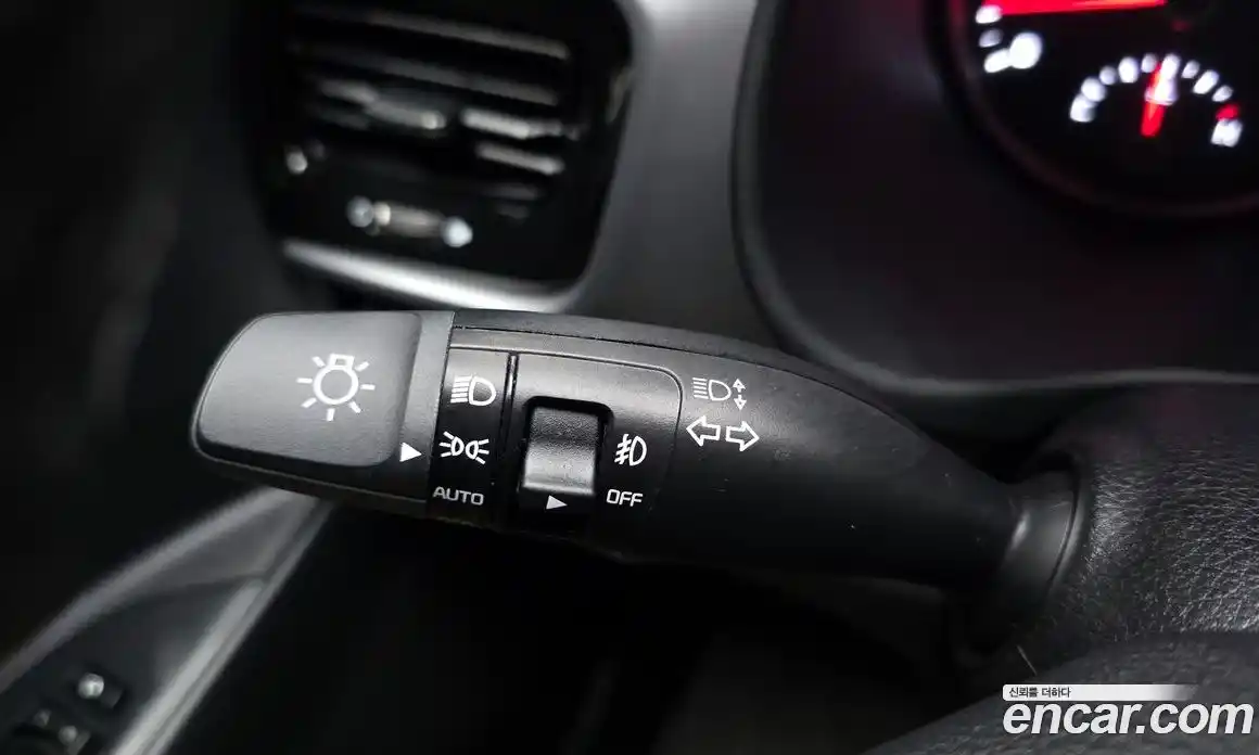 Kia Stonic 2018 1.4 Автомат в Москве № 798356, фото 18