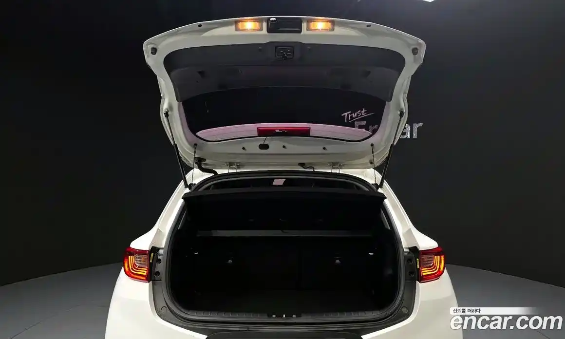 Kia Stonic 2018 1.4 Автомат в Москве № 798356, фото 20