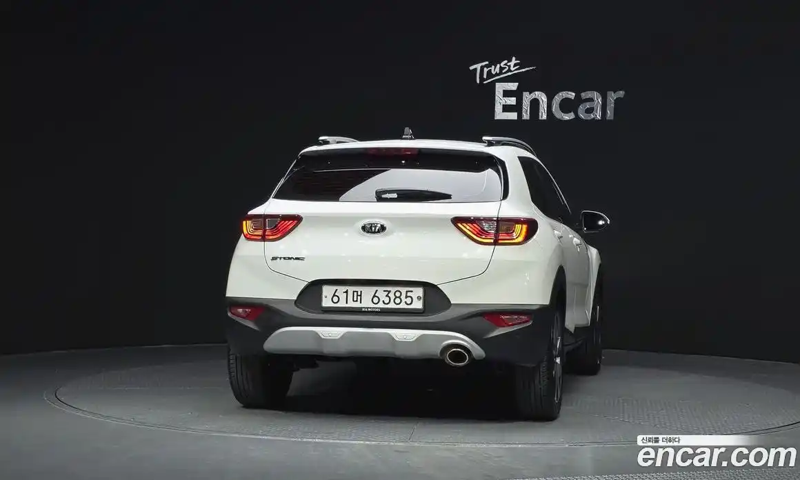 Kia Stonic 2018 1.4 Автомат в Москве № 798356, фото 4