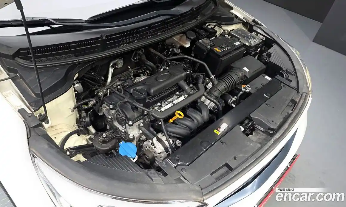 Kia Stonic 2018 1.4 Автомат в Москве № 798356, фото 6