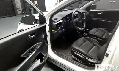 Kia Stonic 2018 1.4 Автомат в Москве № 798356, миниатюра 10