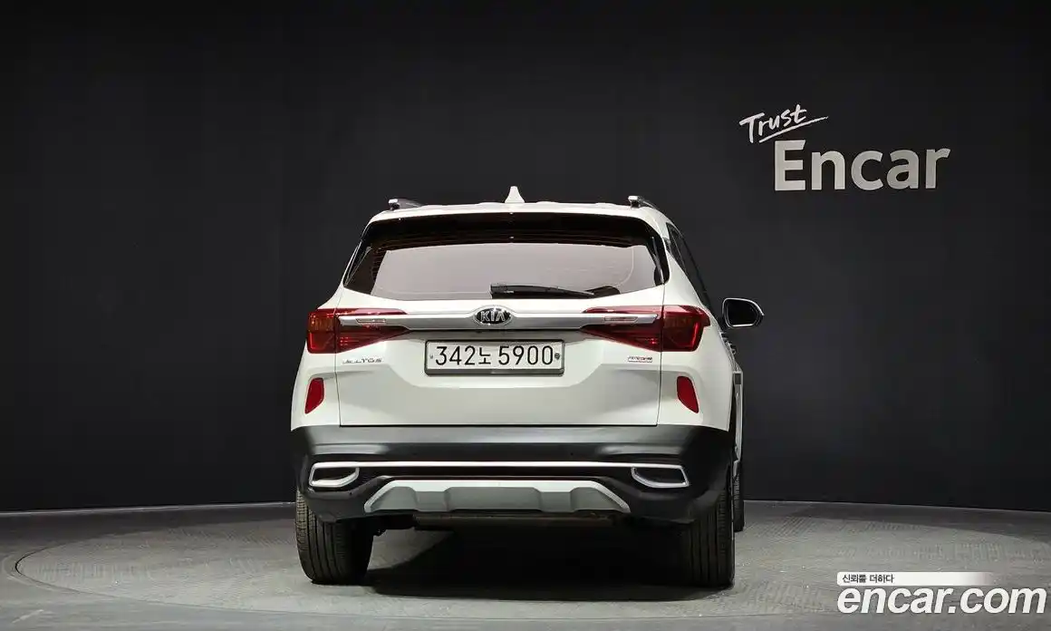 Kia Seltos 2020 1.6 Автомат в Москве № 798611, фото 4