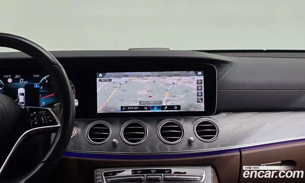 Mercedes-Benz E-Class 2022 2.0 Автомат в Москве № 801192, фото 16