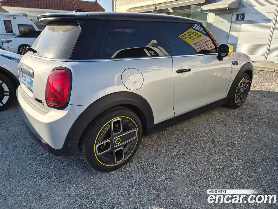 Mini Cooper 2022 1.0 Автомат в Москве № 802495, фото 4