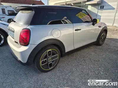 Mini Cooper 2022 1.0 Автомат в Москве № 802495, миниатюра 4