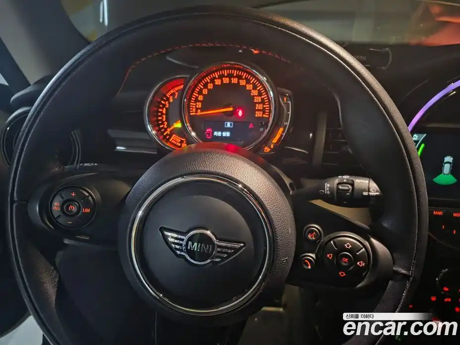 Mini Cooper 2018 1.5 Автомат в Москве № 802529, фото 4