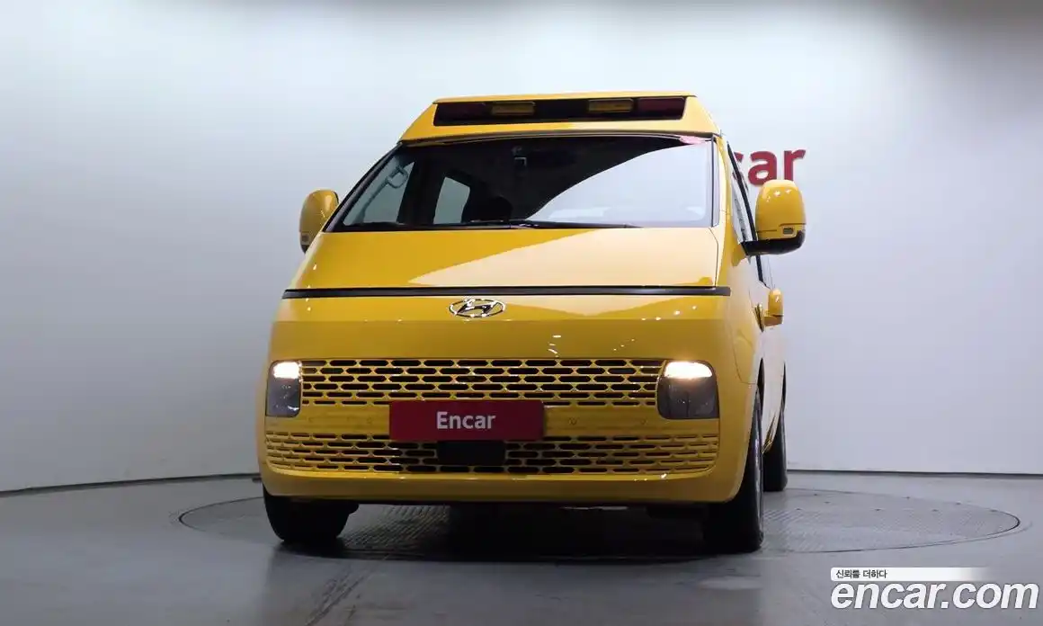 Hyundai Staria 2023 3.5 Автомат в Москве № 814041, фото 3