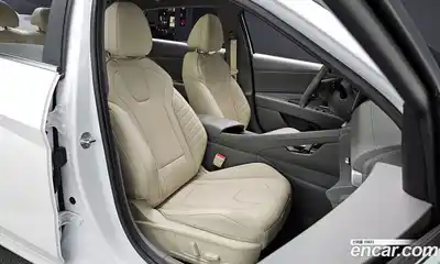 Hyundai Avante 2023 1.6 Автомат в Москве № 814436, миниатюра 9