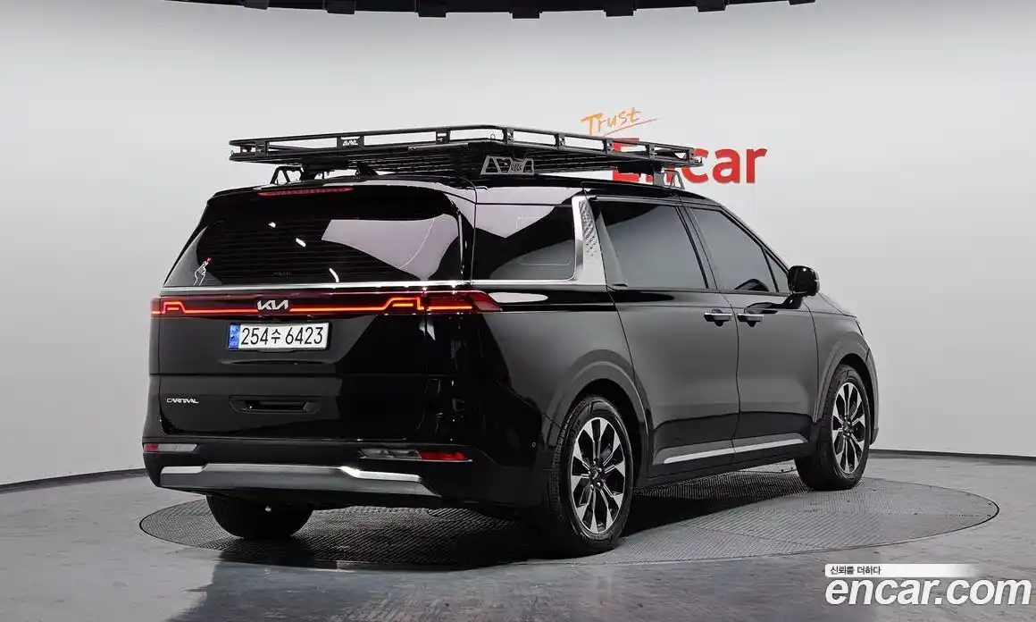 Kia Canival 2023 3.5 Автомат в Москве № 816182, фото 2