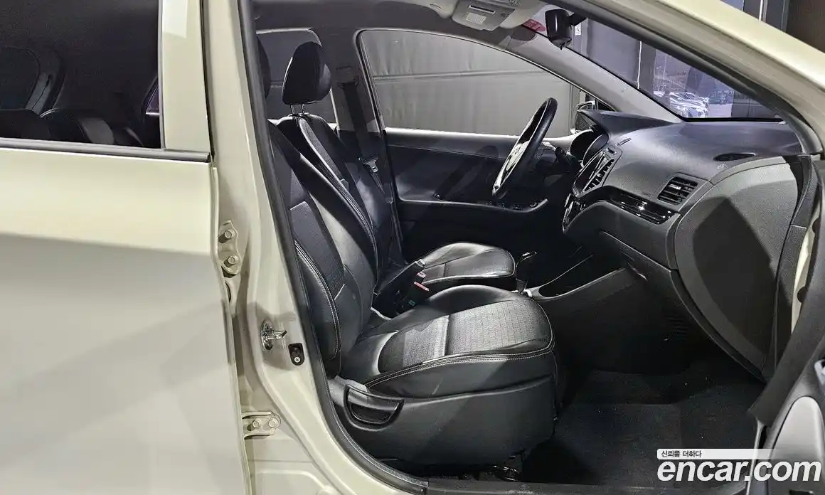 Kia Morning 2015 1.0 Автомат в Москве № 816362, фото 11