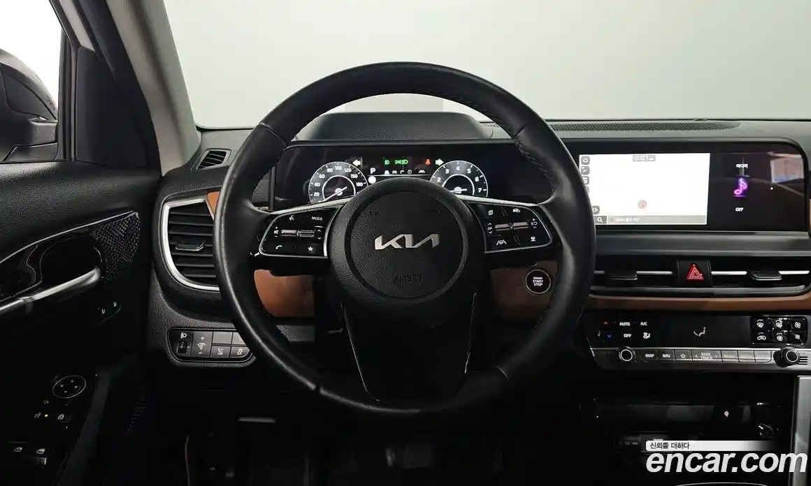 Kia Seltos 2023 1.6 Автомат в Москве № 816439, фото 13