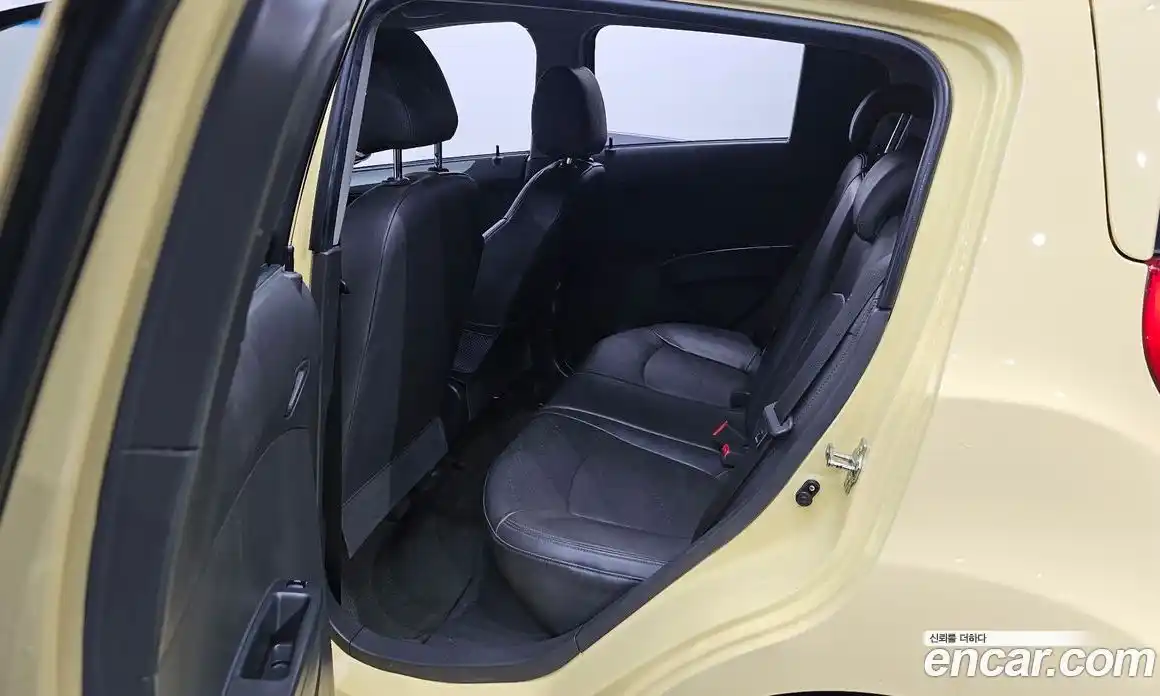 Chevrolet Spark 2013 1.0 Механическая в Москве № 819784, фото 11