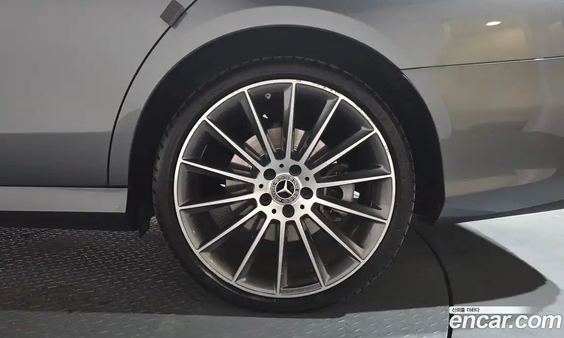 Mercedes-Benz E-Class 2021 2.0 Автомат в Москве № 822241, фото 4