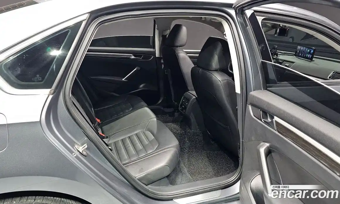 Volkswagen Passat 2018 2.0 Автомат в Москве № 826144, фото 11