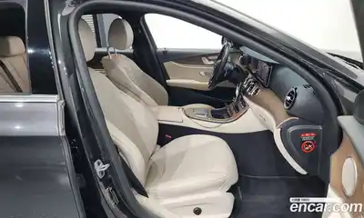 Mercedes-Benz E-Class 2021 2.0 Автомат в Москве № 195443, миниатюра 11