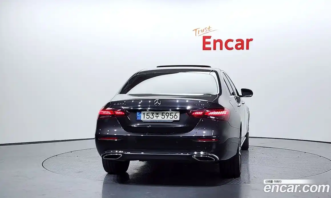 Mercedes-Benz E-Class 2021 2.0 Автомат в Москве № 195443, фото 4