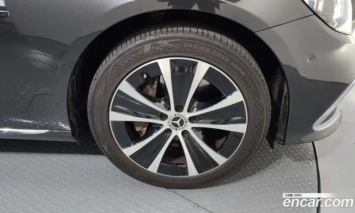 Mercedes-Benz E-Class 2021 2.0 Автомат в Москве № 195443, фото 5