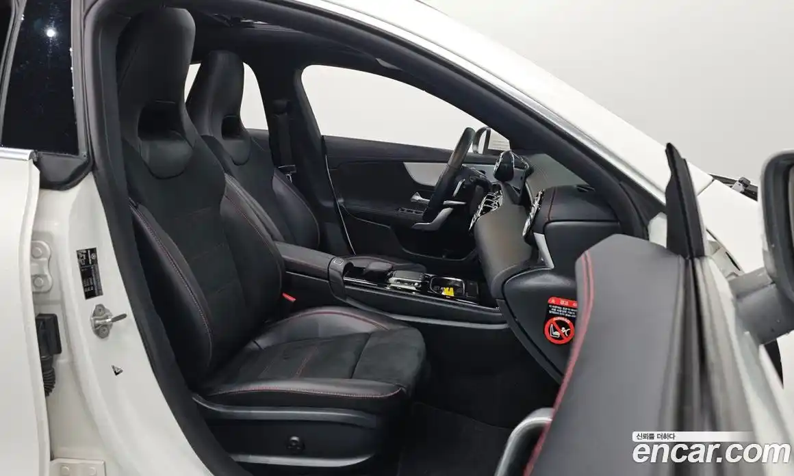 Mercedes-Benz CLA-Class 2020 2.0 Автомат в Москве № 220816, фото 11