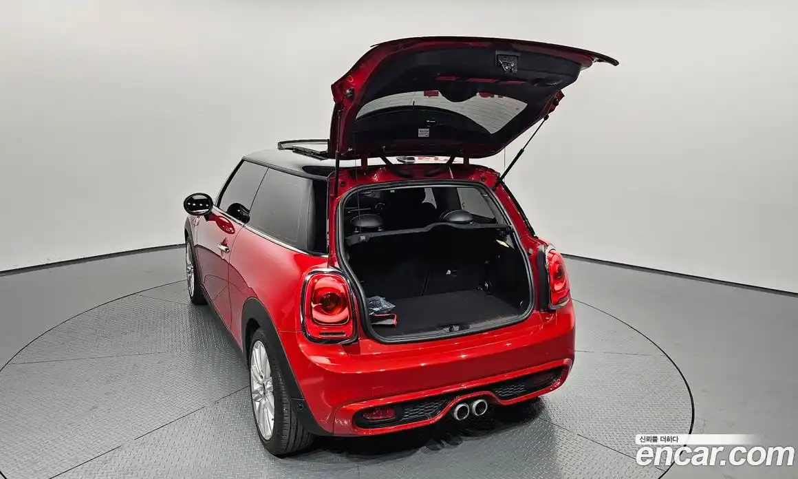 Mini Cooper 2017 2.0 Автомат в Москве № 802337, фото 20