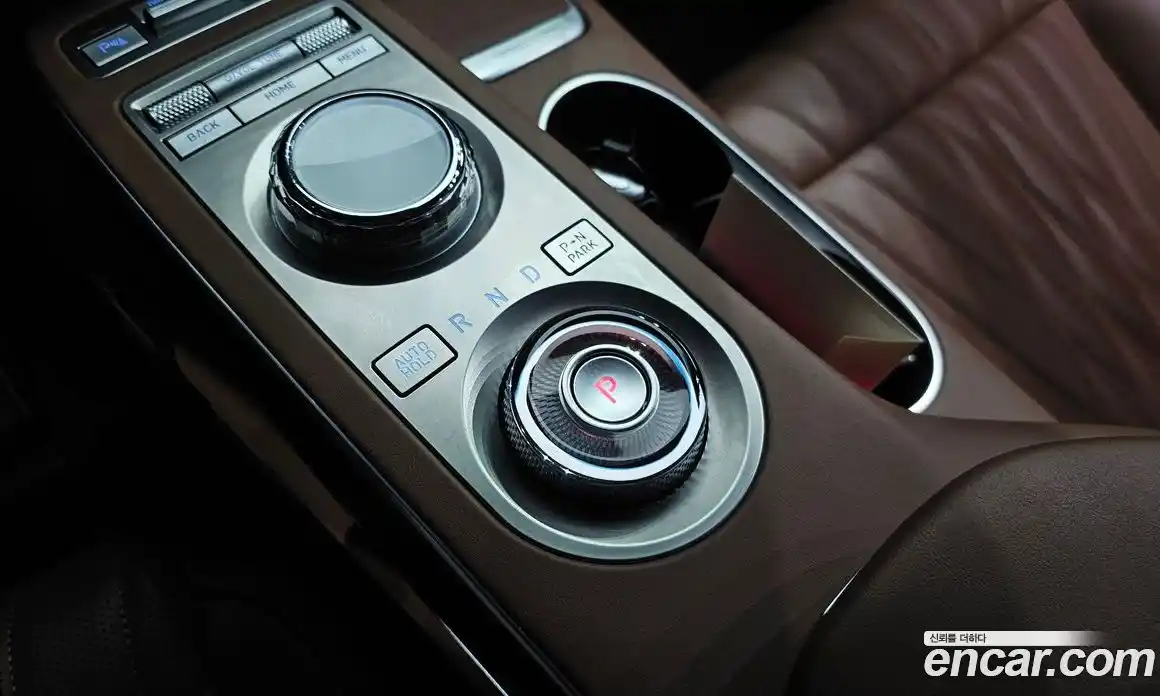 Genesis GV70 2024 2.5 Автомат в Москве № 817215, фото 9