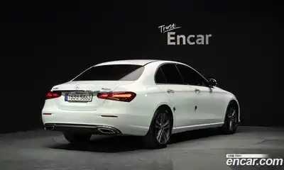 Mercedes-Benz E-Class 2022 2.0 Автомат в Москве № 821934, миниатюра 2