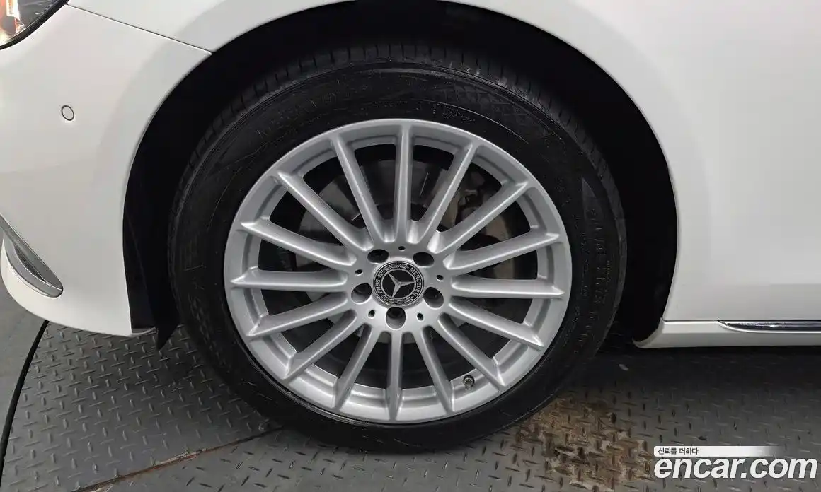 Mercedes-Benz E-Class 2022 2.0 Автомат в Москве № 822037, фото 4