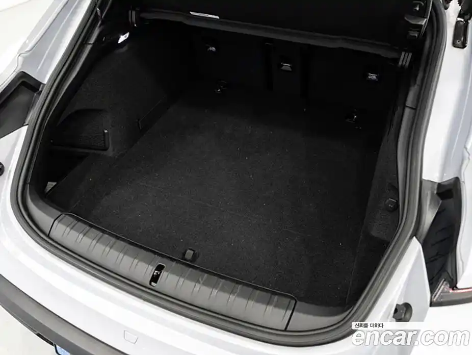 Porsche Taycan 2023 0.1 Автомат в Москве № 824209, фото 14