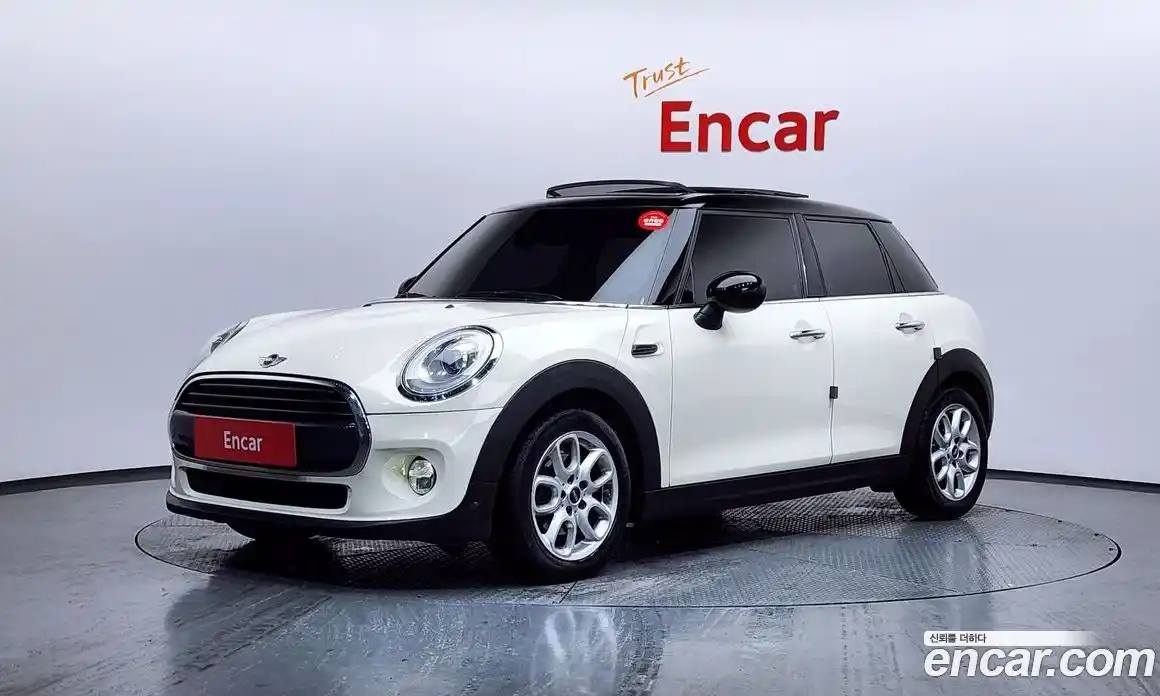 Mini Cooper 2017 1.5 Автомат в Москве № 825273, фото 1