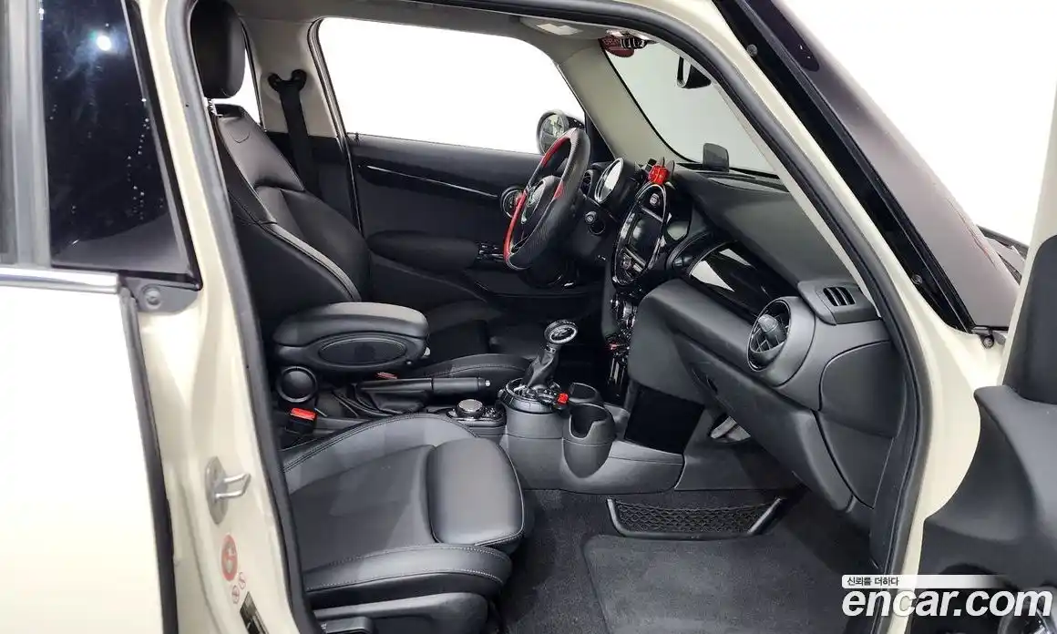 Mini Cooper 2017 1.5 Автомат в Москве № 825273, фото 11