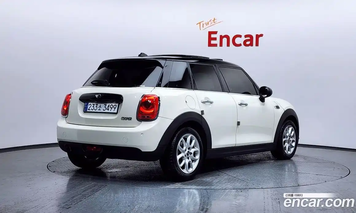 Mini Cooper 2017 1.5 Автомат в Москве № 825273, фото 2