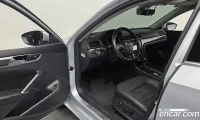 Volkswagen Passat 2018 2.0 Автомат в Москве № 826141, миниатюра 10
