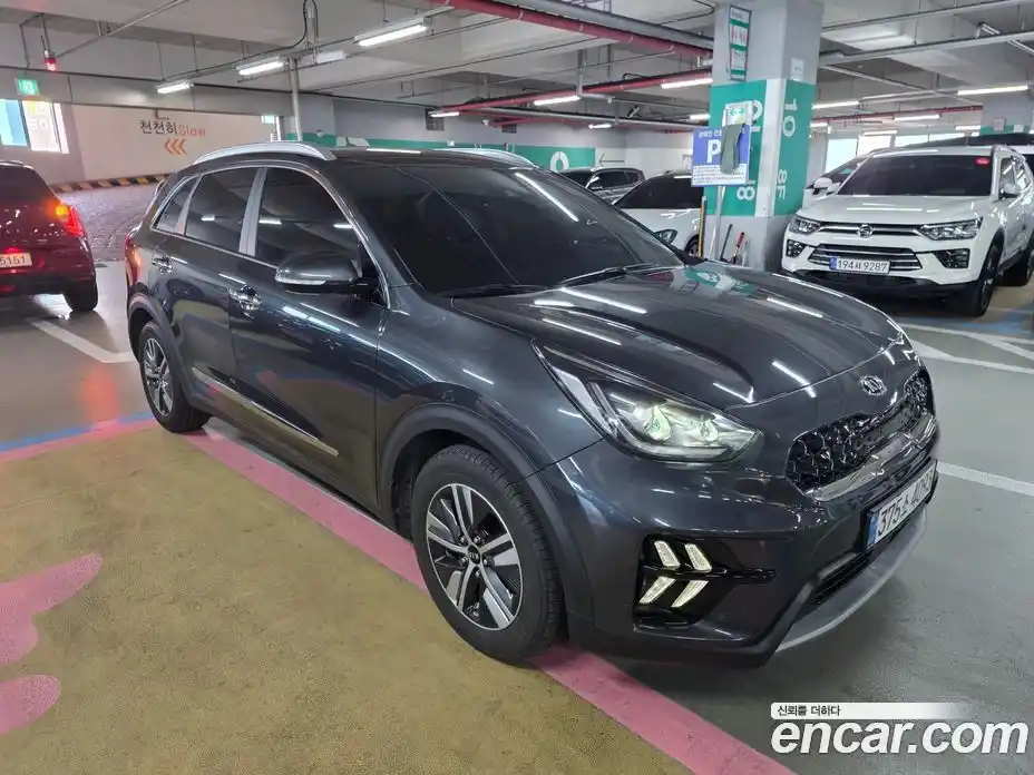 Kia Niro 2021 1.6 Автомат в Москве № 798344, фото 3
