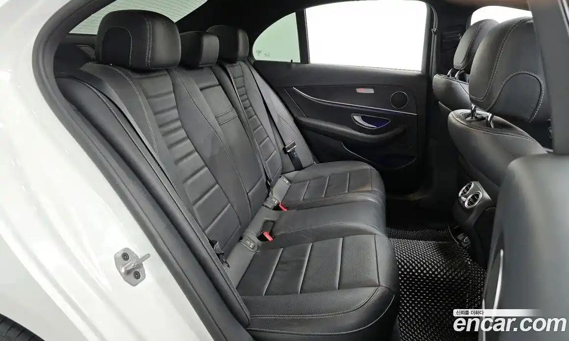 Mercedes-Benz E-Class 2022 2.0 Автомат в Москве № 801255, фото 12