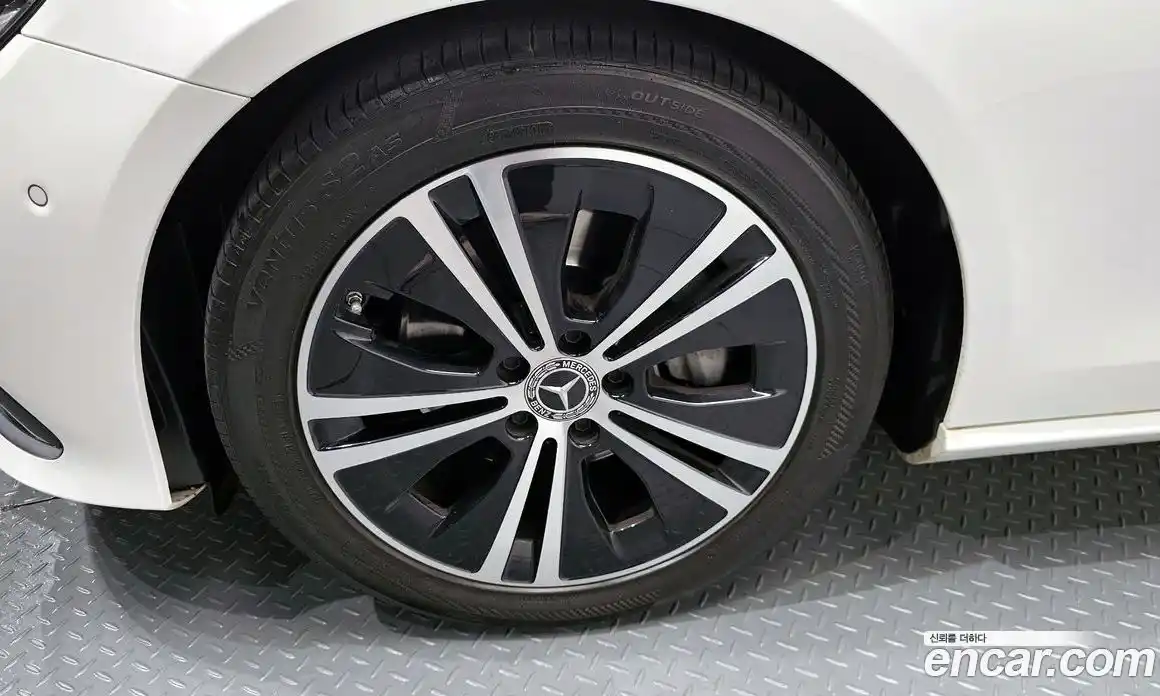 Mercedes-Benz E-Class 2022 2.0 Автомат в Москве № 801255, фото 5