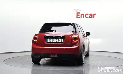 Mini Cooper 2017 1.5 Автомат в Москве № 802312, миниатюра 3