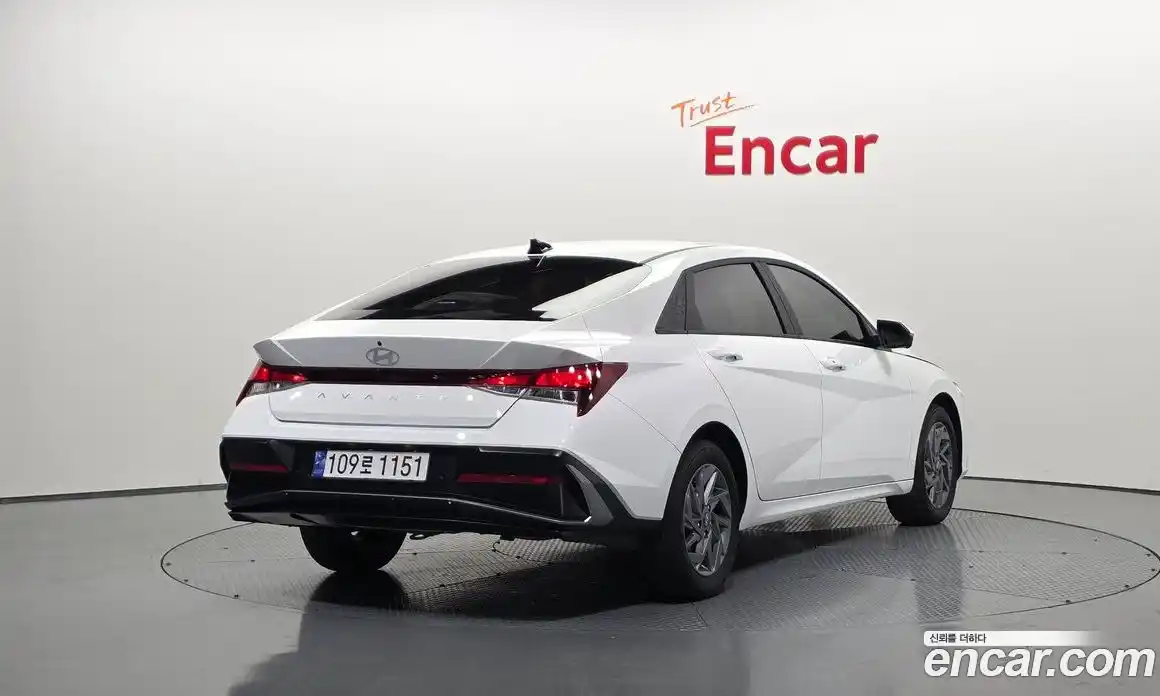 Hyundai Avante 2023 1.6 Автомат в Москве № 813514, фото 2