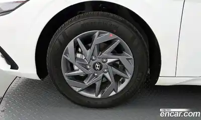 Hyundai Avante 2023 1.6 Автомат в Москве № 813514, миниатюра 5