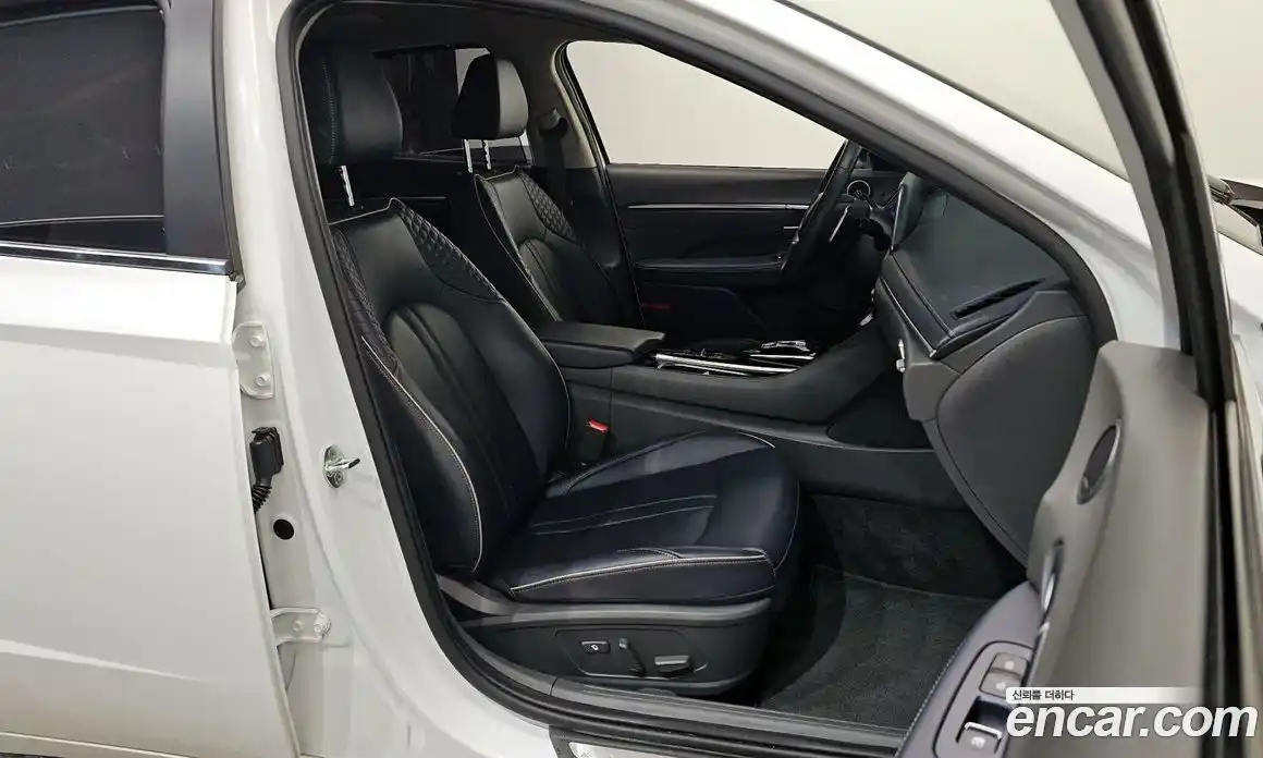 Hyundai Sonata 2021 2.0 Автомат в Москве № 815422, фото 12