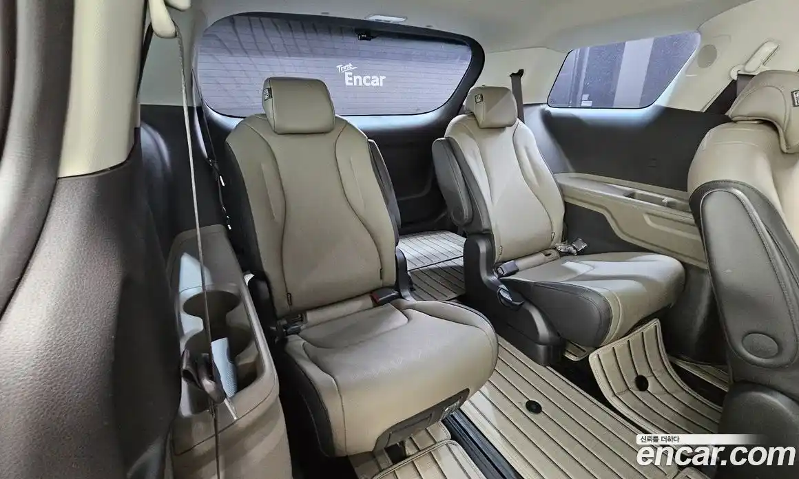 Kia Canival 2023 2.2 Автомат в Москве № 816402, фото 13