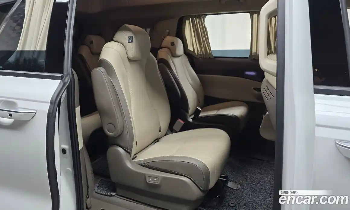 Kia Canival 2022 3.5 Автомат в Москве № 816665, фото 12