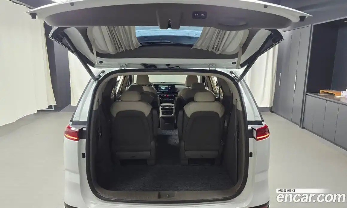 Kia Canival 2022 3.5 Автомат в Москве № 816665, фото 20