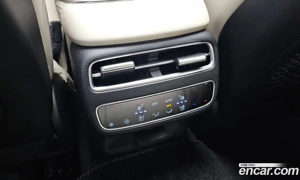 Genesis GV70 2024 2.5 Автомат в Москве № 817219, фото 18