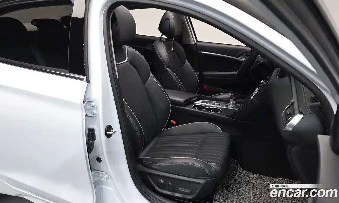 Genesis G70 2018 2.0 Автомат в Москве № 817357, фото 11