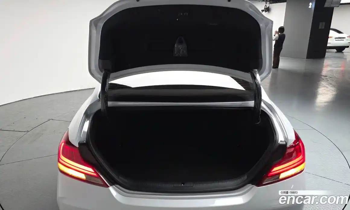 Genesis G70 2018 2.0 Автомат в Москве № 817357, фото 19