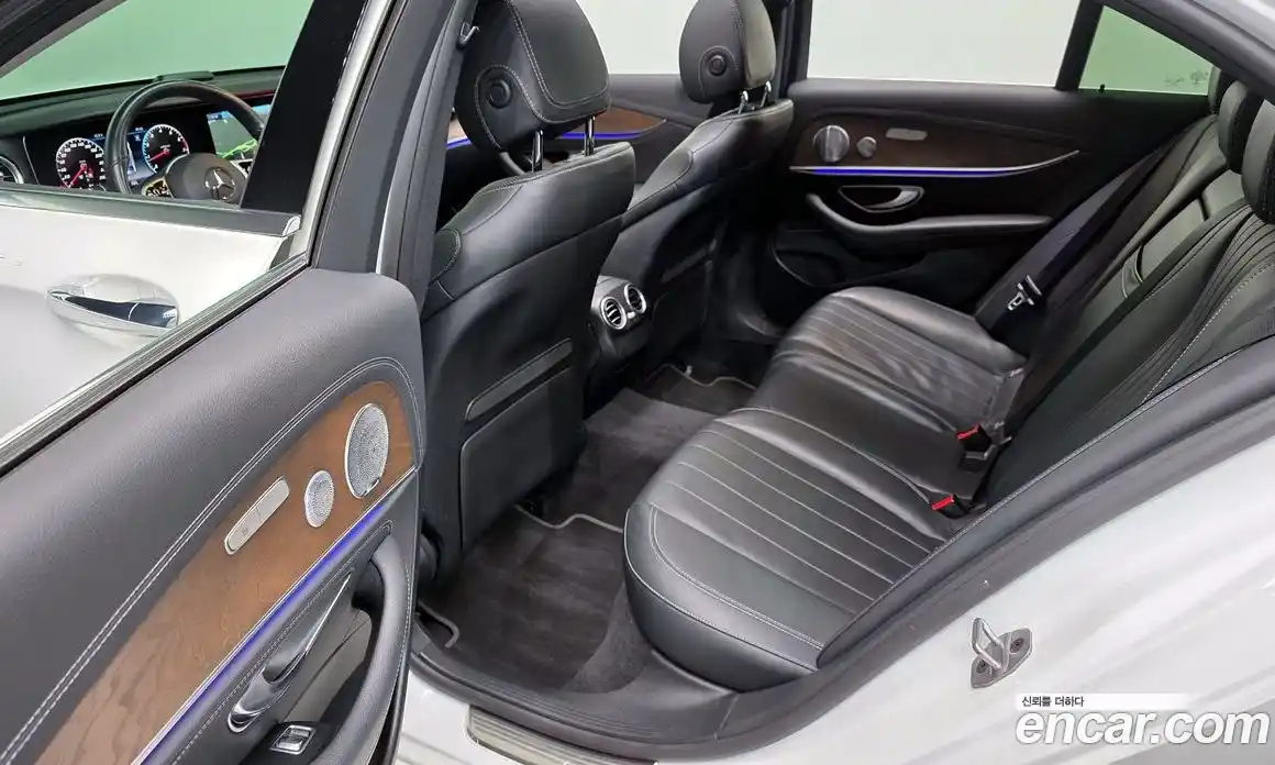 Mercedes-Benz E-Class 2020 2.0 Автомат в Москве № 823004, фото 12